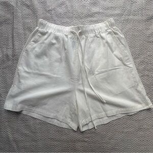 White Boxer-Style Lounge Shorts – Size Large – Cotton